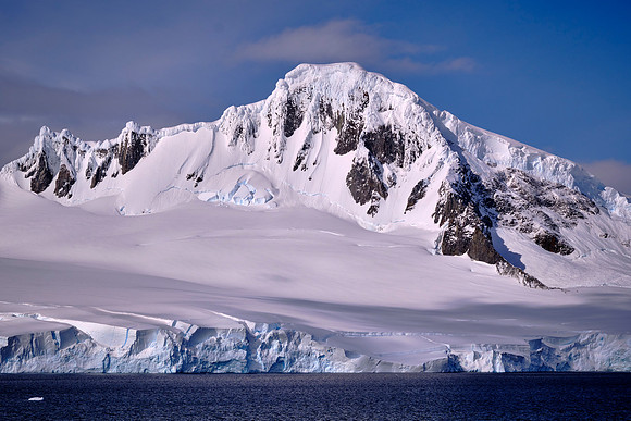 The Gullet separates Hansen Island and Day Island and connects the heads of Hanusse Bay and Laubeuf Fjord.