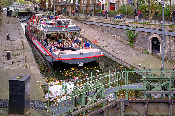 By the 1960s, traffic had dwindled to a trickle and the canal narrowly escaped being filled in and paved over for a highway.