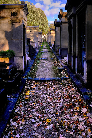 Notable figures in the arts buried at Père Lachaise include Michel Ney, Frédéric Chopin, Émile Waldteufel, Édith Piaf, Marcel Proust, and Georges Méliès.