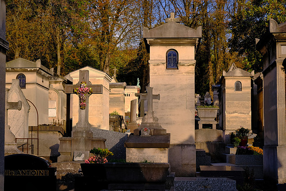 More notable figures buried here are Marcel Marceau, Sarah Bernhardt, Oscar Wilde, J.R.D. Tata, Jim Morrison and Sir Richard Wallace.