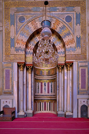 The vestibule chamber upon is an ornate space, covered by a small central dome surrounded by elaborate muqarnas vaults.