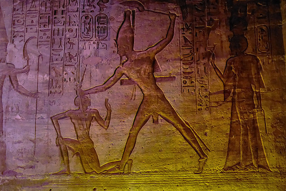 The bas-reliefs on the walls of the pronaos depict battle scenes in the military campaigns that Ramses waged.