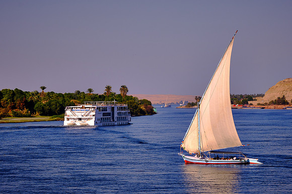 We sail down stream to Luxor.