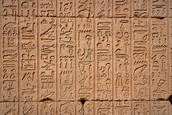 Hieroglyphs combined logographic, syllabic, and alphabetic elements using 1,000 distinct characters.