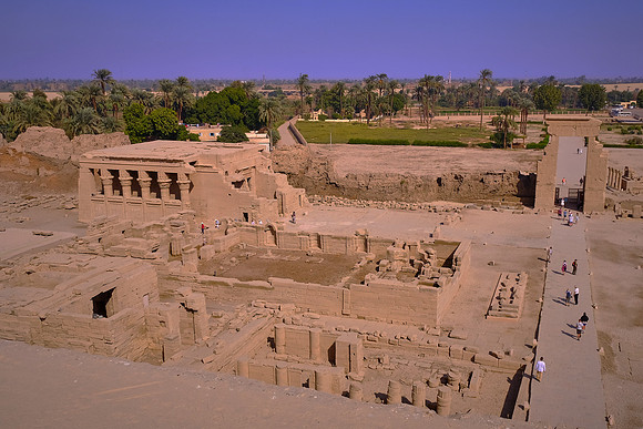 The Roman temple (upper left) dates to Trajan and Marcus Aurelius. There are many reliefs of Trajan making offerings to Egyptian deities.