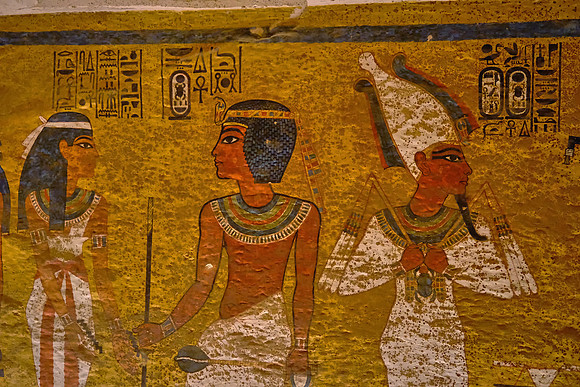 The wall decorations in KV62's burial chamber are modest in comparison with other royal tombs found in the Valley of the Kings.
