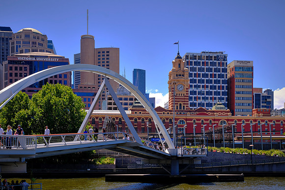 In Melbourne, Australia, the Evan Walker bridge over the Yarra River connects the north and south banks.