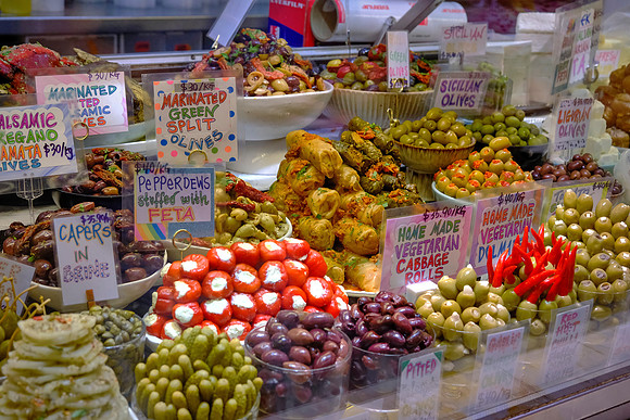 Native “bush tucker” like wattleseed, lemon myrtle, finger limes, pepperberries, and quandong can be had.