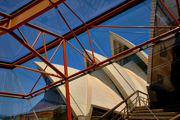 The spherical geometry permitted all roof segments to come from sections of a single 75.2-meter radius sphere.