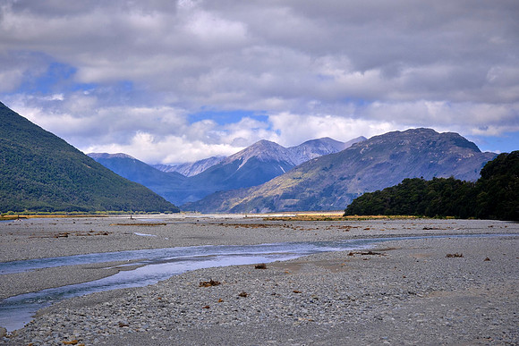 The Rees River valley is a region renowned for its braided river system and dramatic alpine scenery.