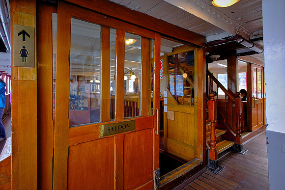 New Zealand Railways commissioned the TSS Earnslaw to improve transport on the lake, replacing older paddle steamers.