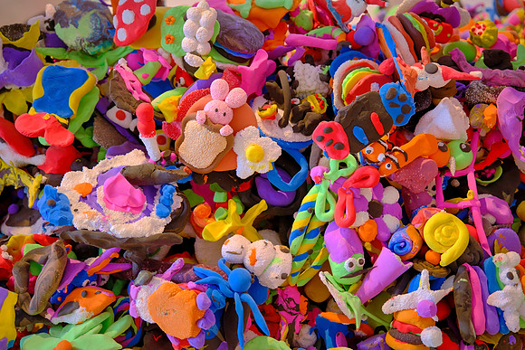 Patrons simply make and display their own sculpture using five or six lumps of clay each of a different color.
