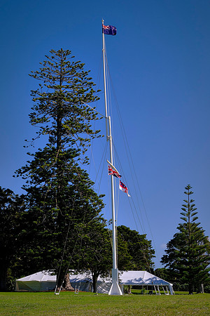 Today the Möari flag and the Union Jack fly at equal heights below the New Zealand flag on the treaty grounds.