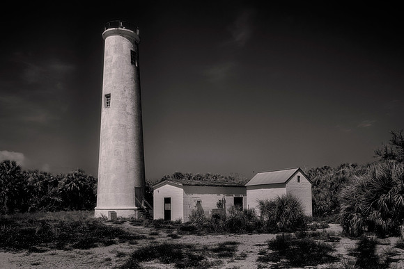 During World War I, the key had a population of 600 people who provided  coastal protection for Tampa Bay.