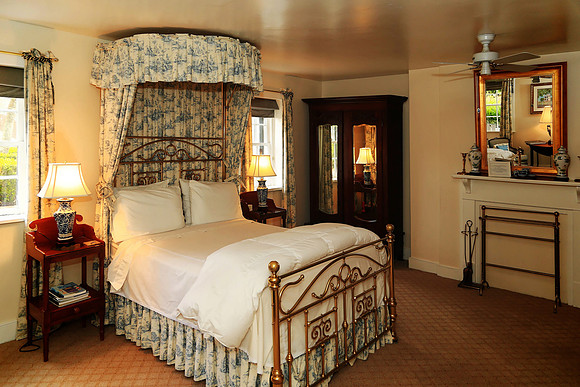 Pleasant Hill B&B, Natchez (built 1811)