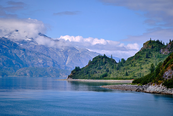 During the last glacial advance 25,000 years ago, this region was covered by an ice sheet 2 miles thick.