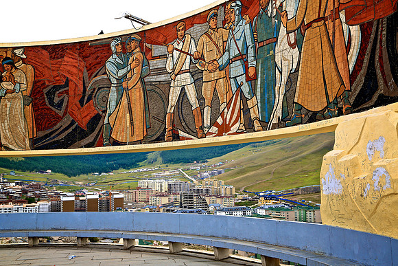 Features a circular memorial painting that depicts scenes of friendship between the peoples of the USSR and Mongolia.