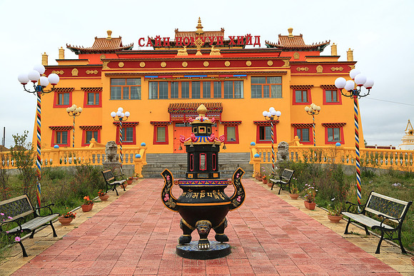 Nomun Sain Khiid Buddhist Monastery (a teaching monastery)