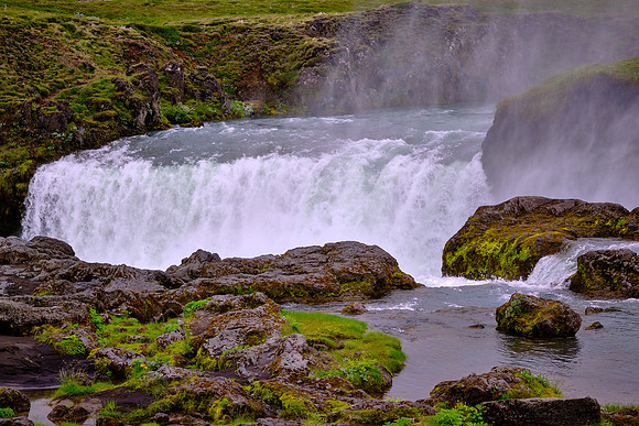 The river Skjálfandafljót falls 40 feet and over a width of 100 feet.