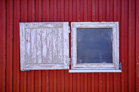 Computer games, Internet, and mobile phones have long since come to Tasiilaq.