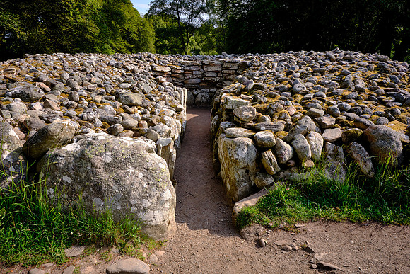 The grave has a burial chamber linked to the entrance by a short passage that is covered with a cairn of stones.