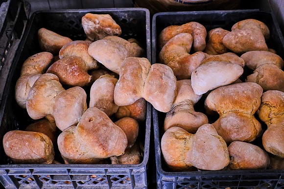Local baker, Favaios, Portugal