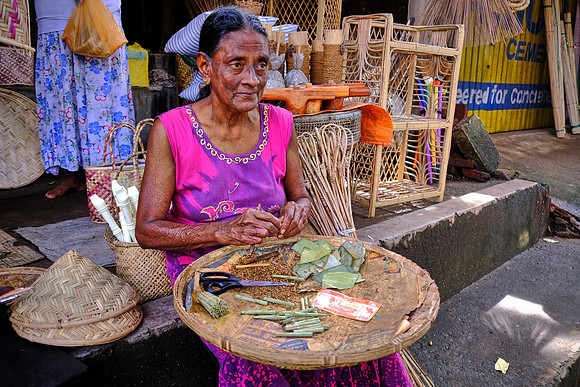 Roadside cigarette manufacturing firm, Sri Lanka