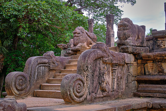 The second most ancient of Sri Lanka's kingdoms, Polonnaruwa was first declared the capital city by King Vijayabahu I in 1070 CE to reunite the country, Sri Lanka