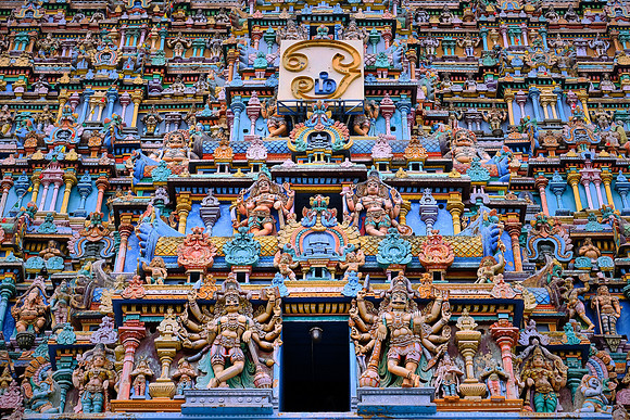 The Meenakshi temple includes Lakshmi, flute playing Krishna, Rukmini, Brahma, Saraswati, other Vedic and Puranic deities, as well as artwork showing narratives from major Hindu texts.