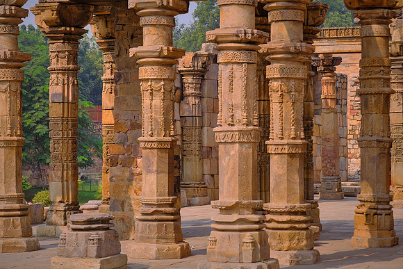Qutab Minar and Mosque, Delhi, India