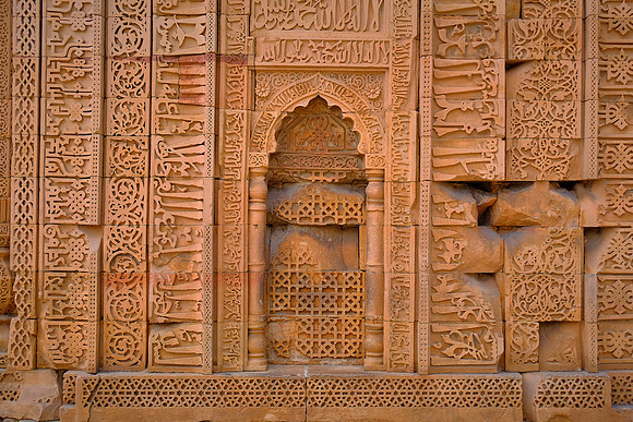 Qutab Minar and Mosque, Delhi, India