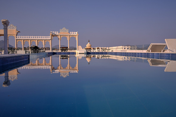 Hotel rooftop pool, Udaipur, Rajasthan, India.