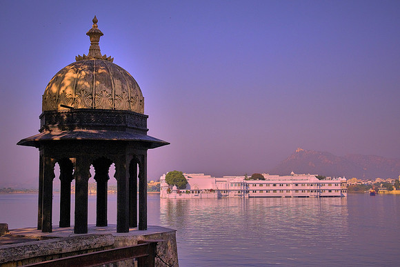 The Lake Palace on  Lake Pichola, Udaipur, Rajasthan, India.