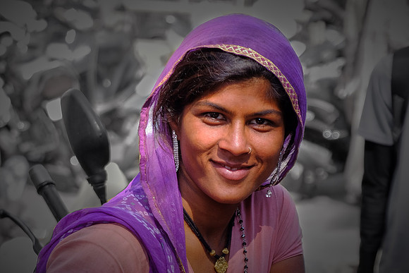 Street vendor outside the  City Palace, Udaipur, Rajasthan, India.