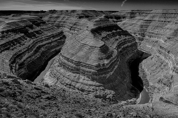 Goosenecks State Park overlooks a deep meander of the San Juan River, Utah.