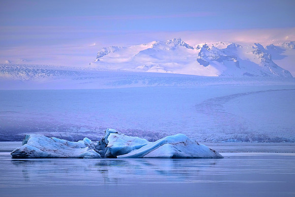 Glacial Lagoon, Jokulsarlon, Vatnajokull National Park, southeast Iceland