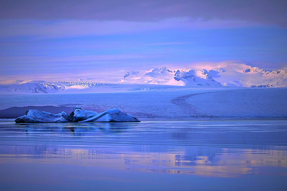 Glacial Lagoon, Jokulsarlon, Vatnajokull National Park, southeast Iceland