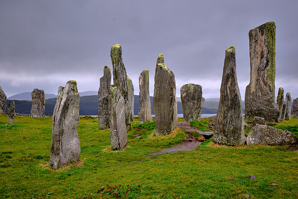 The largest sides of the stone are almost perfectly oriented to the north and south.