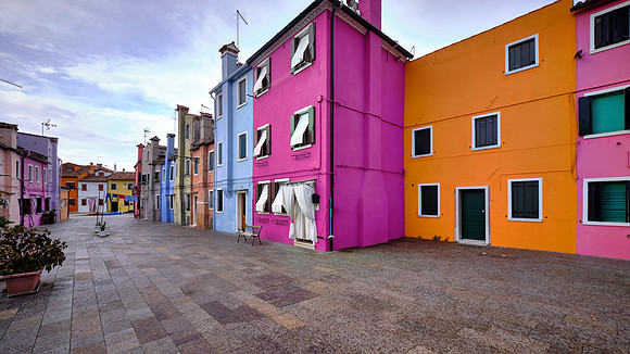 It is said that the fisherman of Burano Island painted their houses with distinctive colors to help identify them.