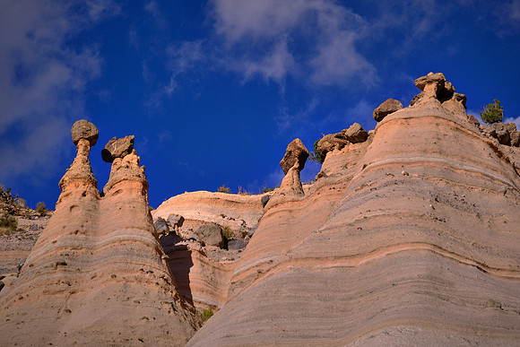 Precariously perched on many of the tapering hoodoos are boulder caps that protect the softer pumice and tuff below.
