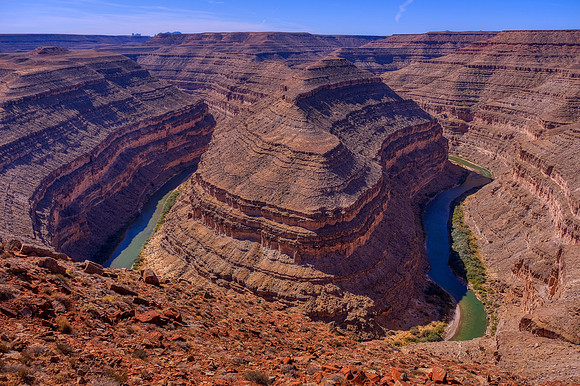 Goosenecks State Park overlooks a deep meander of the San Juan River, Utah.