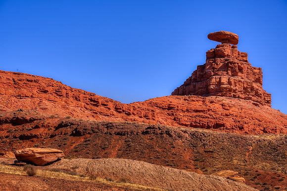 Mexican Hat, Utah: a sombrero-shaped rock outcrop 60-feet wide and 12-feet high.