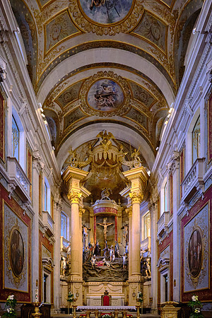 A new church, begun in 1784, was consecrated in 1834. The main altarpiece is dedicated to the Crucifixion.