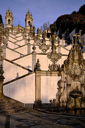 The staircase has 583 steps and is dedicated to the Five Senses, each  represented by a different fountain.