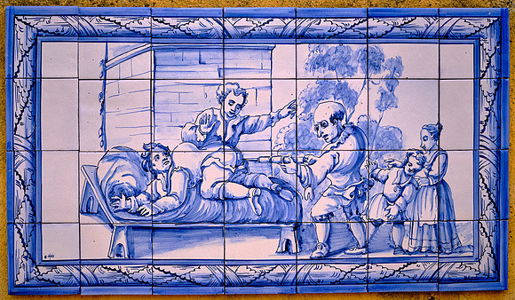 We left Lisbon and drove to Azeitão. It is not fully clear what is being depicted in this ceramic.