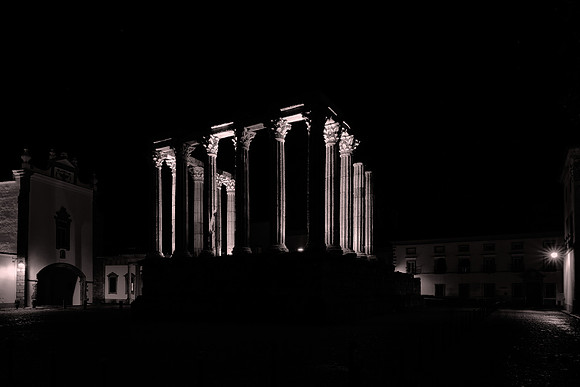 The Temple of Diana, with 14 exquisite Corinthian columns, dates from the1st century.