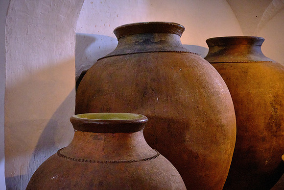 The clay pots give the wine an intense and flavorful bouquet.