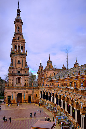 Many tiled alcoves are around the plaza, each representing a different province of Spain (lower right).