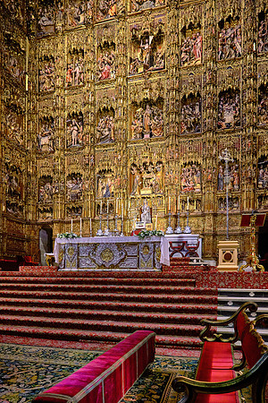 How much gold is in Seville Cathedral? No one knows exactly.