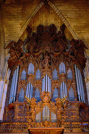 Original organs were destroyed in the 1888 earthquake, replaced in 1901, and converted to electric control in 1973.